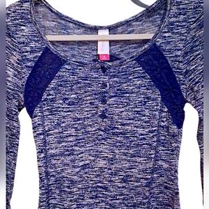 No boundaries size medium juniors top 3/4 sleeve with lace detail